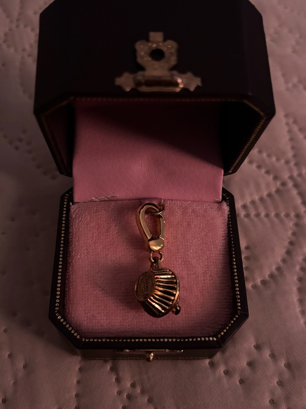 Juicy Couture Gold Shell Charm Key & Card Holder Accent